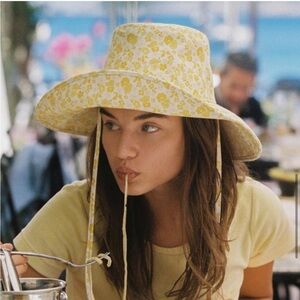 Lack of color holiday bucket hat sunshine bloom